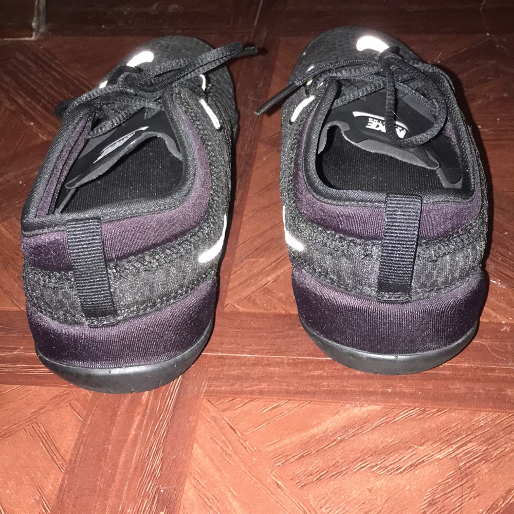 Nike - Picture 3 of 4